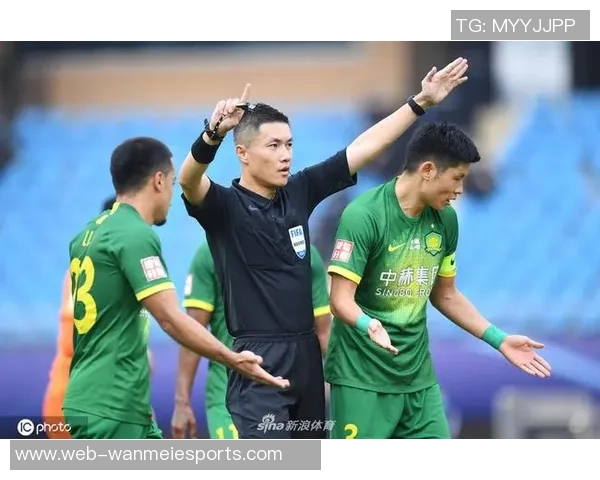 足球梁峰的传奇之路：从草根球员到职业联赛的奋斗与梦想